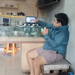 Hal Menarique bagian 1 dari keseharian mas Ewok