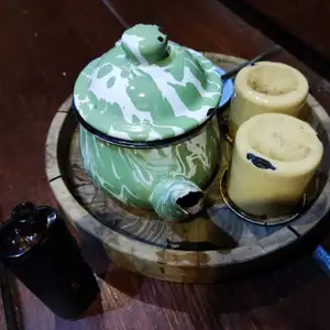 Ngopi di kedai horror