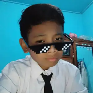 Hampir jatuh dari motor