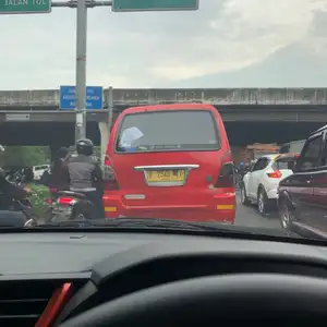 PERKENALAN DI TENGAH MACET