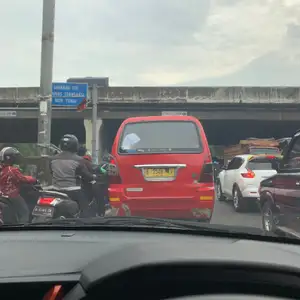 PERKENALAN DI TENGAH MACET