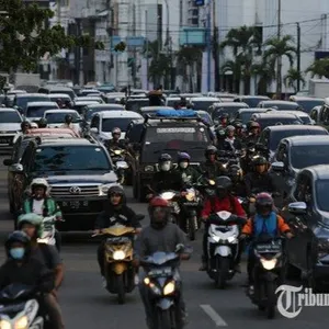 Meludah dijalan saat berkendara