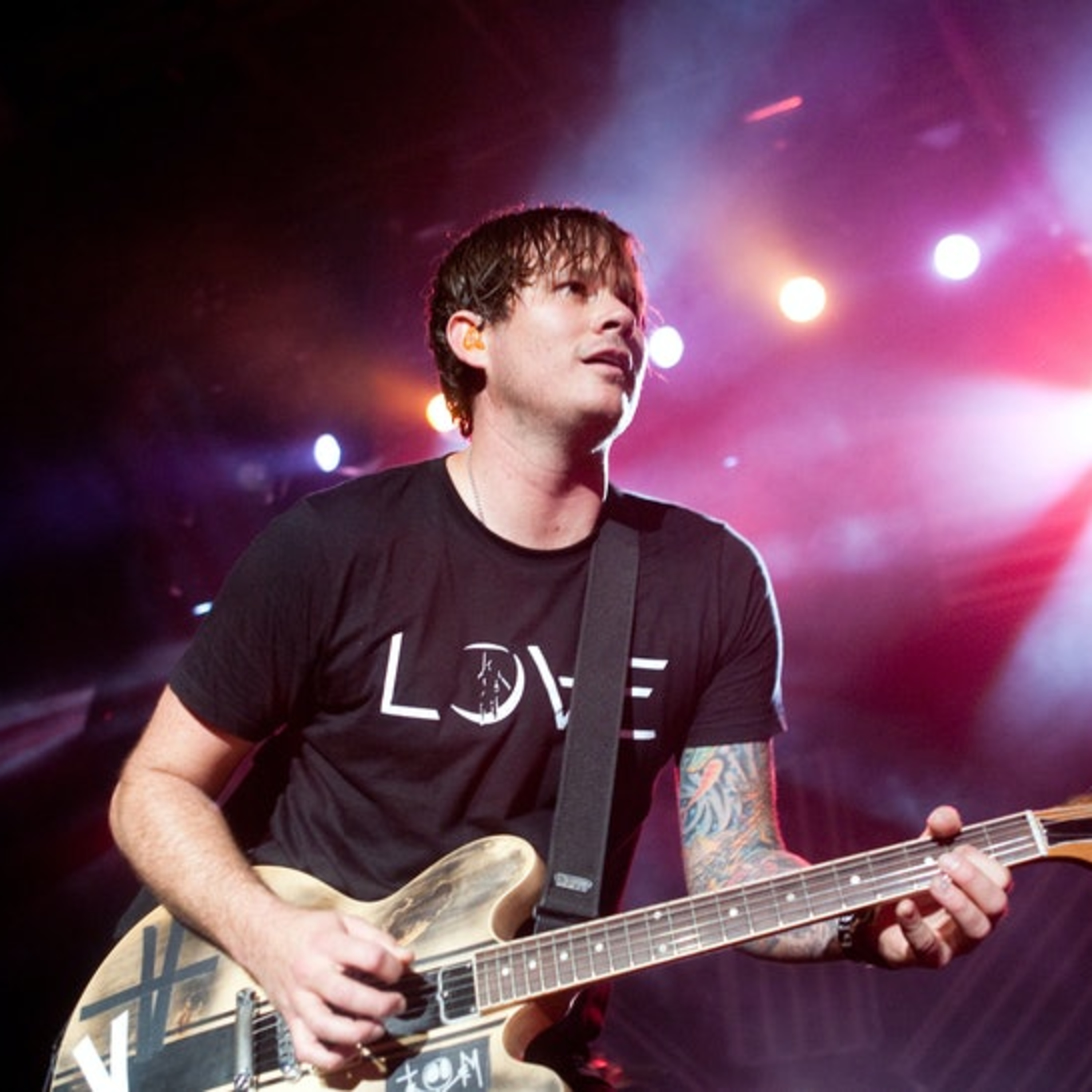 Memilah Isi Kepala Tom DeLonge: Angels and Airwaves atau Blink-182? (CRESCENDO X JOYPODCAST)