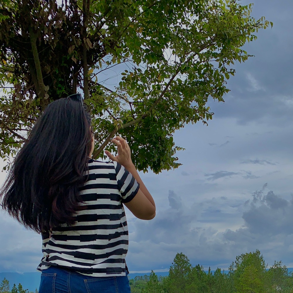 Dunia begitu keras bagi aku yang lemah