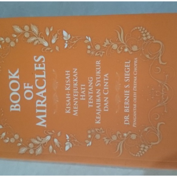 Cover Book of Miracles DR. Bernie S Siegel
