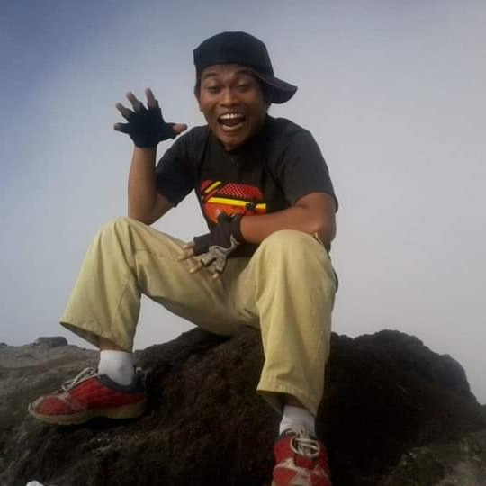 kamu bisa mencintai mereka,memaafkan mereka,menginginkan hal-hal baik untuk mereka,tapi tetap melangkah tanpa mereka