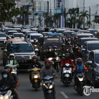 Meludah dijalan saat berkendara