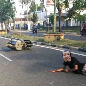 Hati-hati di jalan 