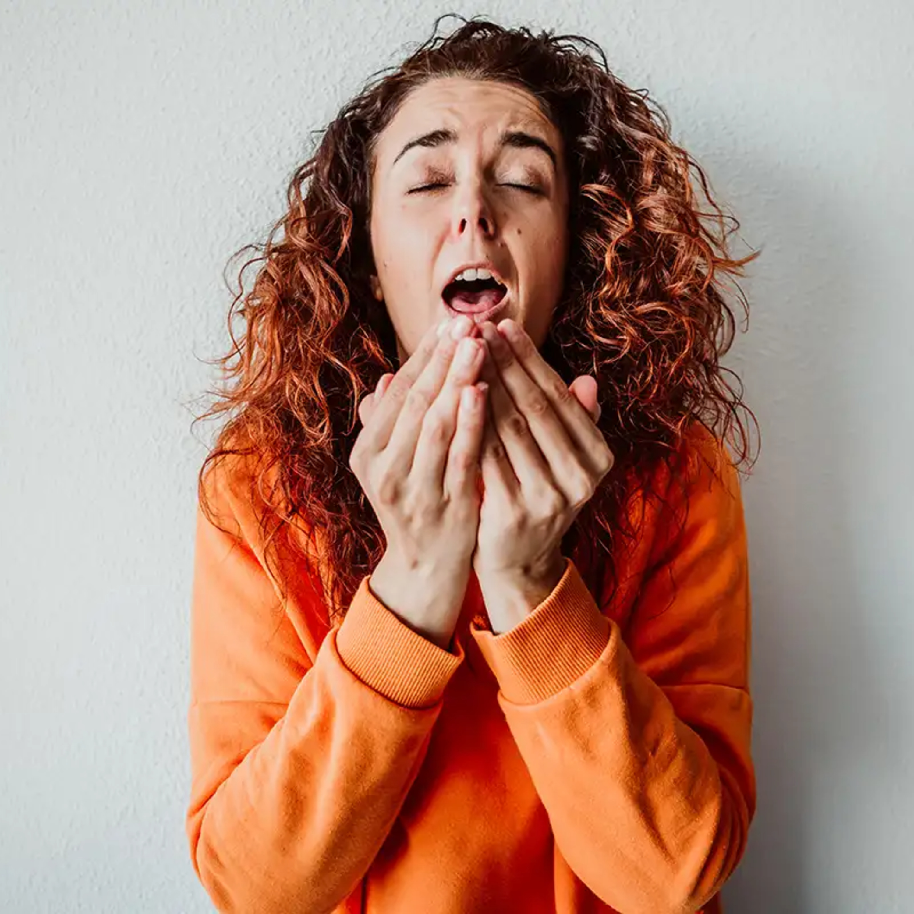 Pernah Bersin di Jam 3 Pagi? Ternyata Ada Pertanda & Firasat Menurut Primbon Jawa