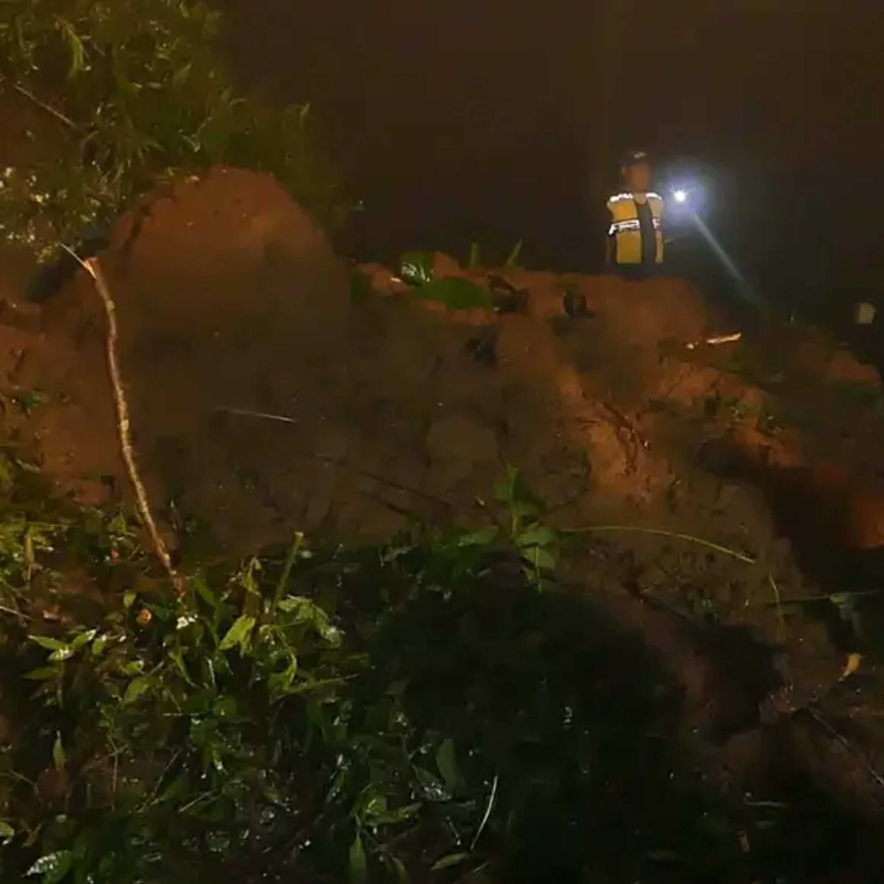 Longsor di Kaloran , Tutup Jalur Provinsi Semarang - Temanggung