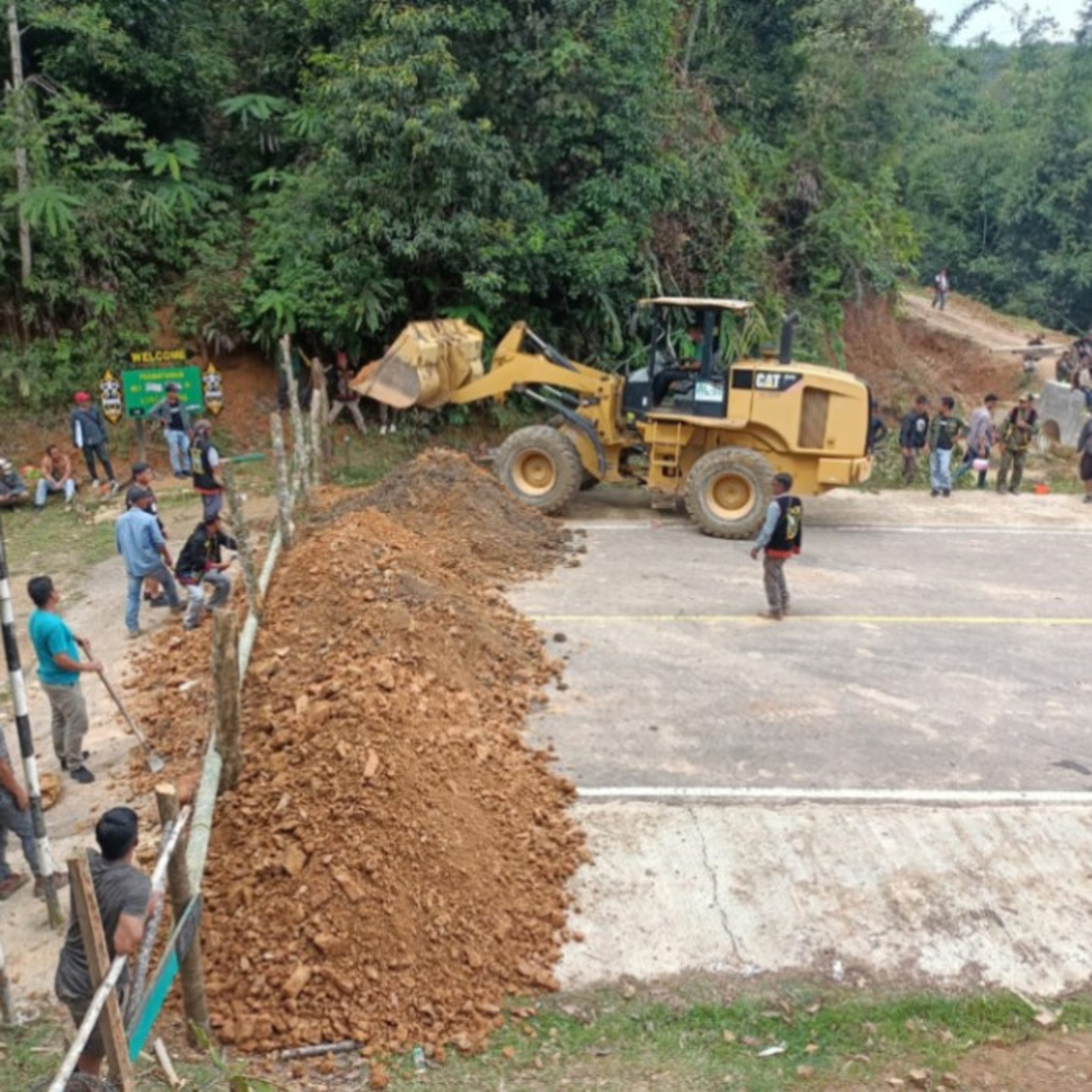 MENUTUP PINTU PERBATASAN