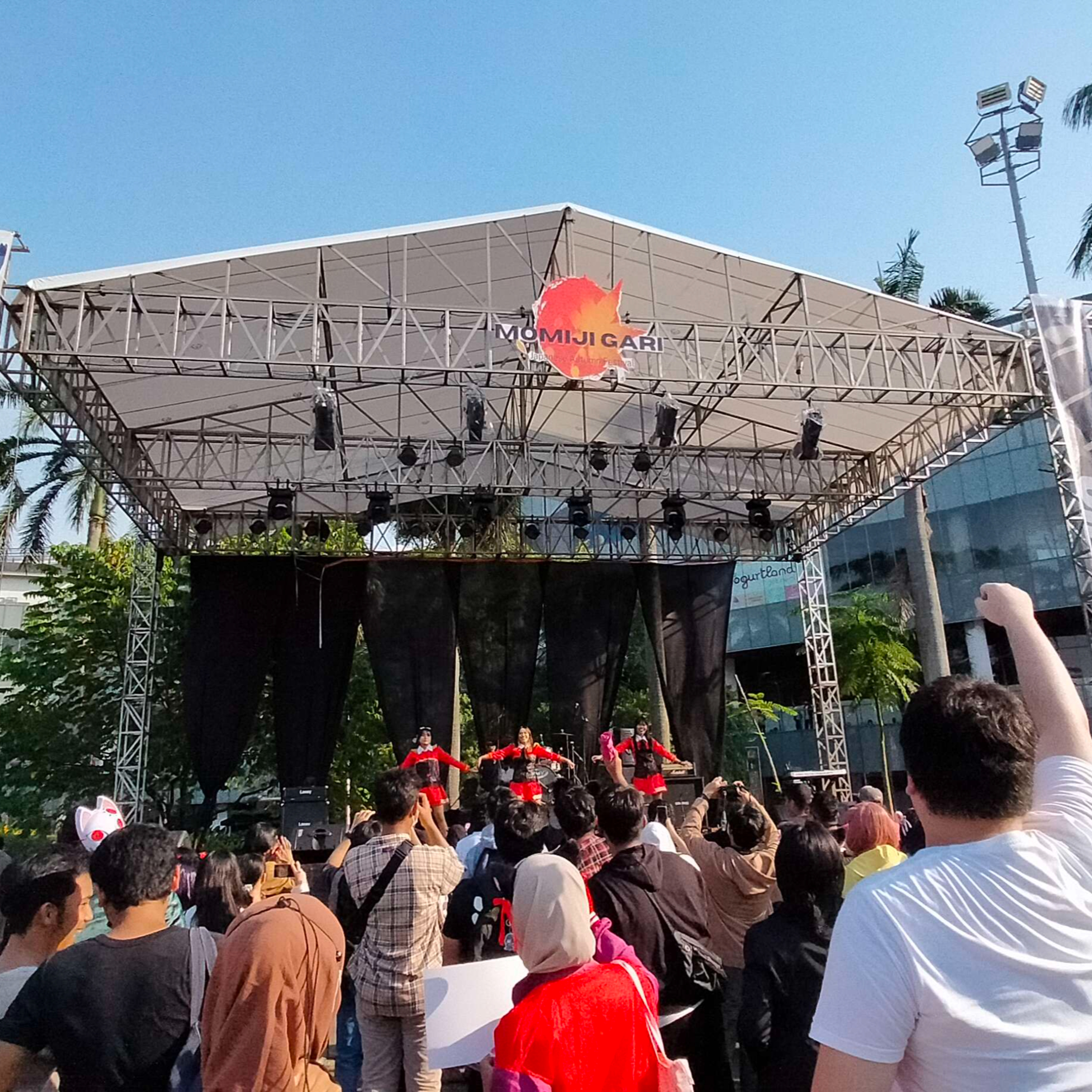 NNN DAY 1 : MOMIJI MOMENT